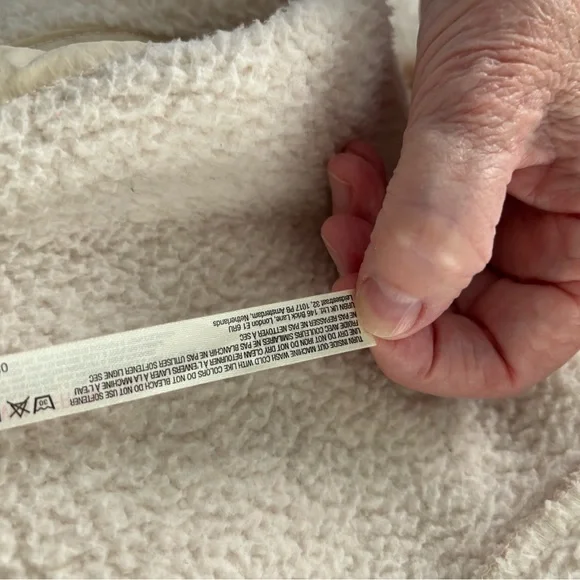 Free People Movement: Medium, Cream Sherpa Snap-Front Vest. Easy care. - Picture 4 of 4